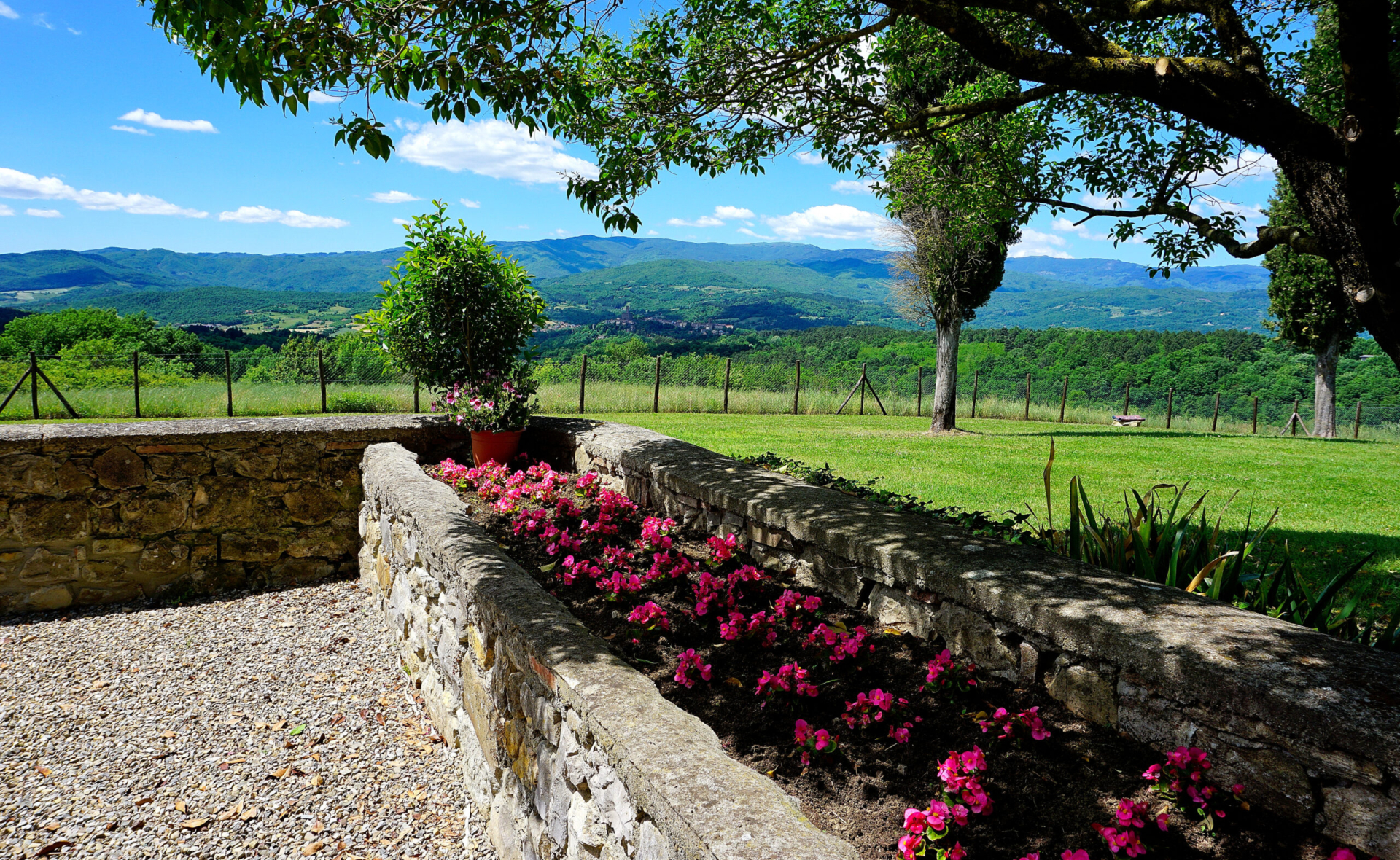 Podere Bocci - The charme of Tuscany hills